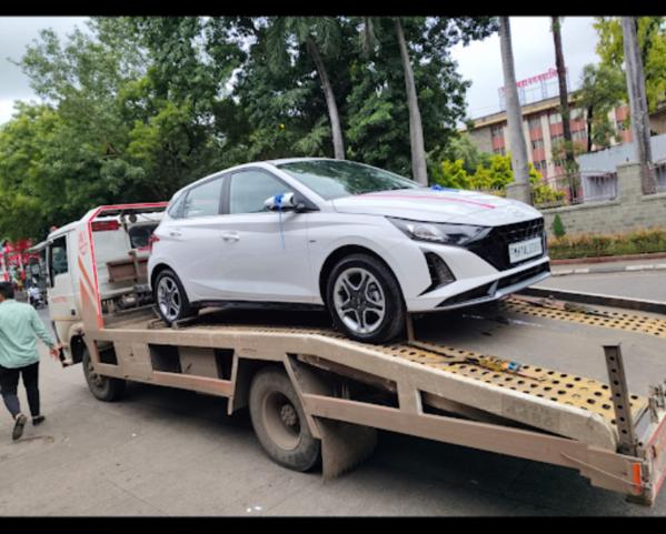 At Gorakshanath Towing Service