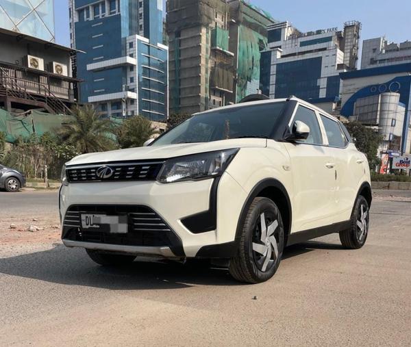compact mahindra kuv100 suv