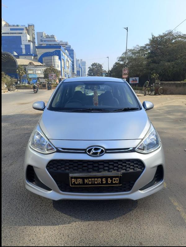 hyundai creta pearl white