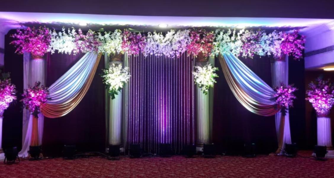 Bright décor, music and happy 