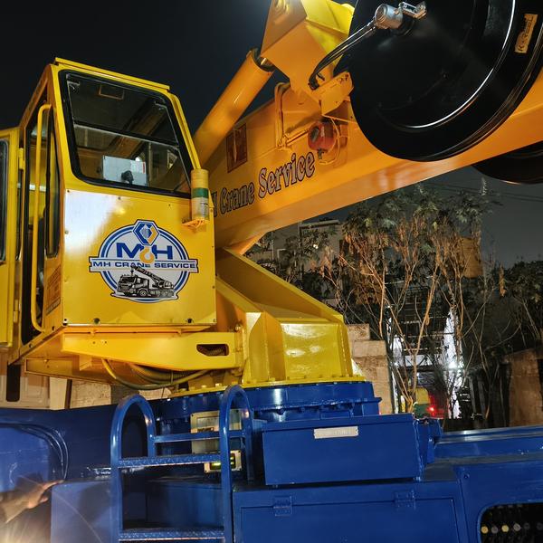 45 meter boom lift available i