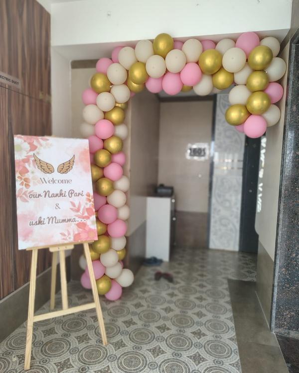 Balloon stand in balloon decor