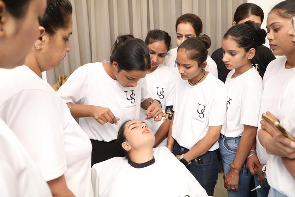 ✨ BUILD YOUR BEAUTY CAREE