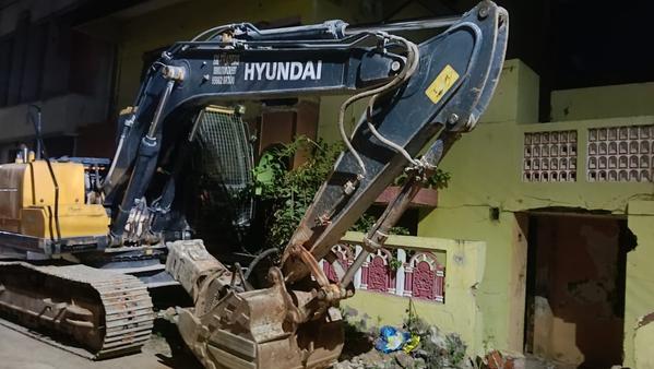SM Traders building demolition