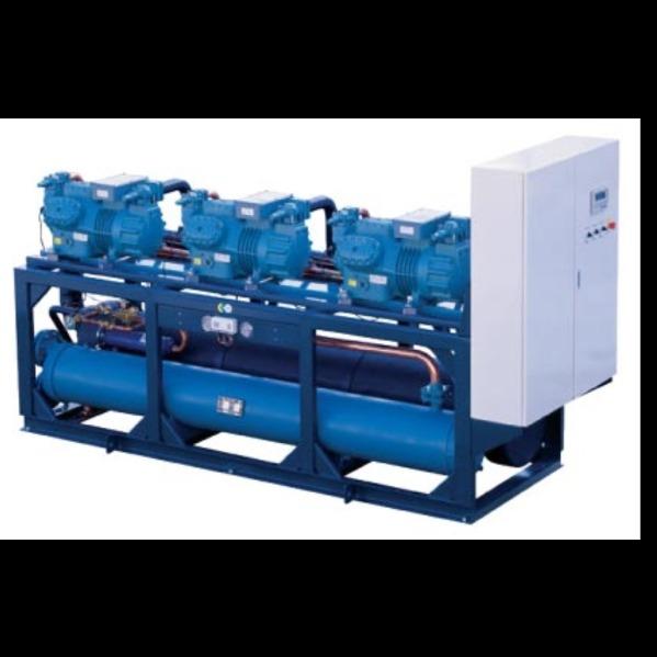 A reciprocating chiller cools fluids using piston