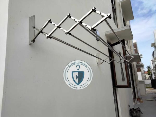 Wall Folding Dress rack in Coi