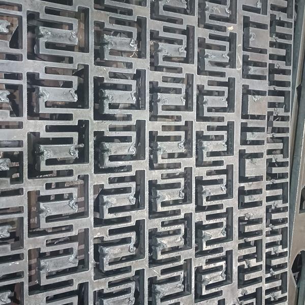 Common Rubber Pulverizer Parts We Cut Side plates 