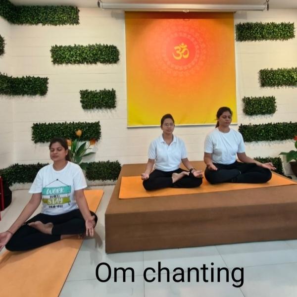 ओम जप केल्याने ताण, चिंता आणि