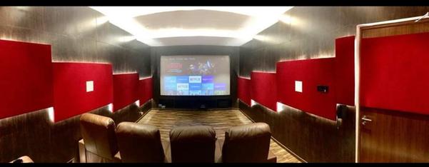 Theatre acoustics focuses