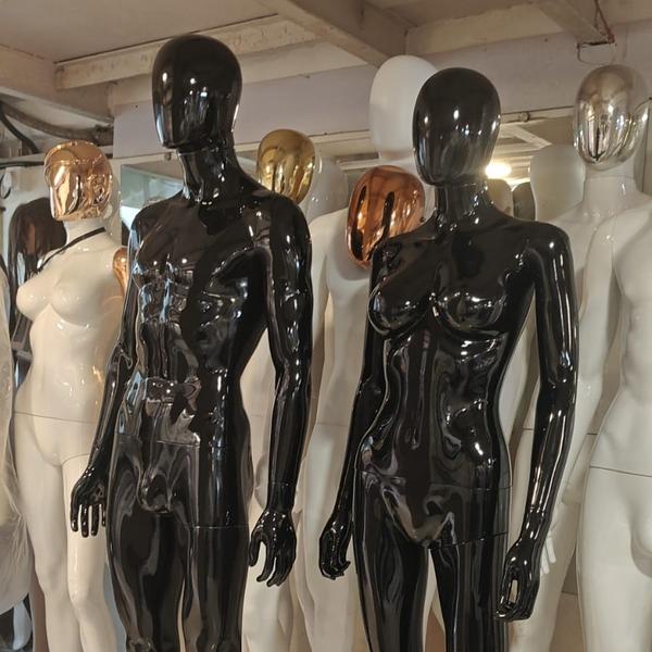 Buy female black mannequi