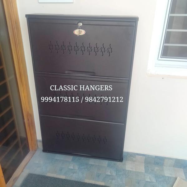 Classic Hangers:Shoe Rack in T