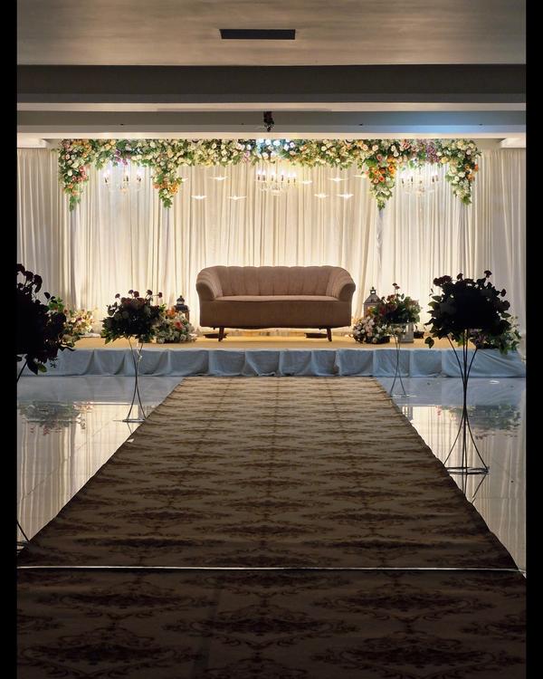 floral backdrops and balloon d