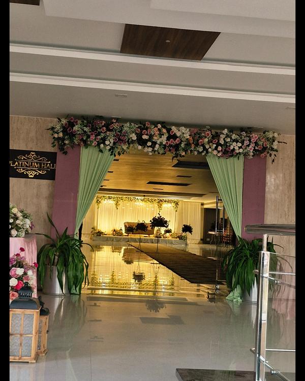 floral backdrops and balloon d