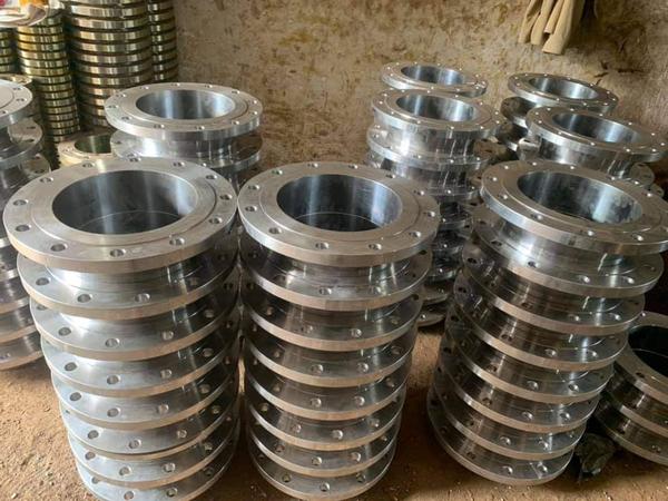 CS FlangesThe type of flange used depends heavily