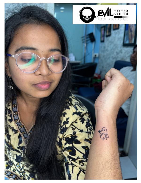 ✨ Minimal Ghost Tattoo – Fine 