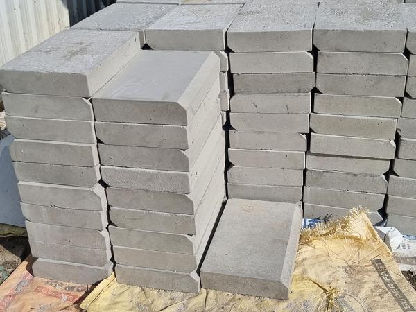 Igloo Kerb stone used for road side walls, gardens