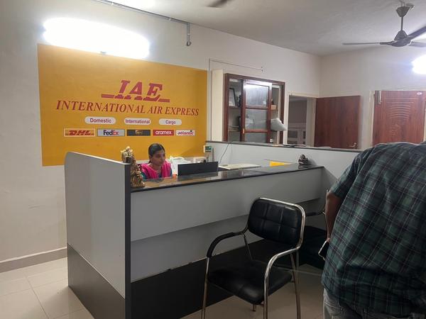 No  1 international courier se