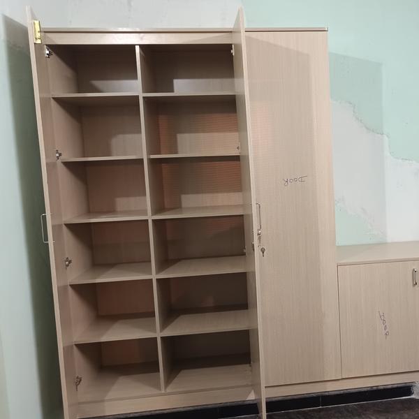 Wardrobe with storage & shelves In SIHS COLONY IN 