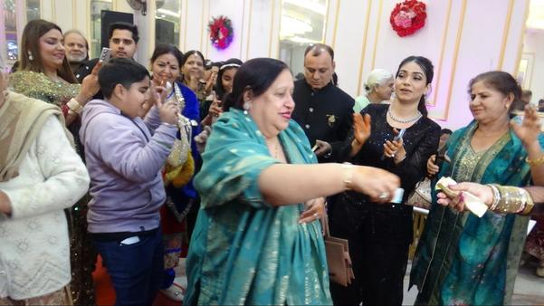 bhaat and mayra ceremony perfo