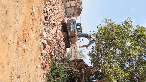 Sm traders building demolition