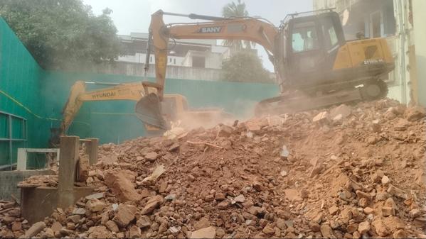 Sm traders building demolition