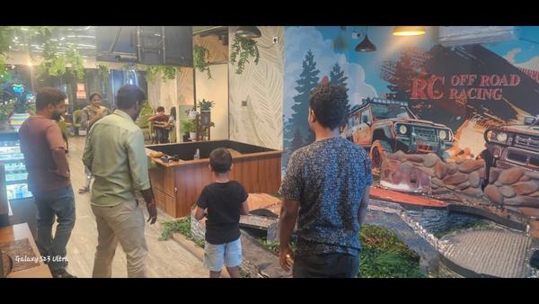 A virtual reality gaming centr