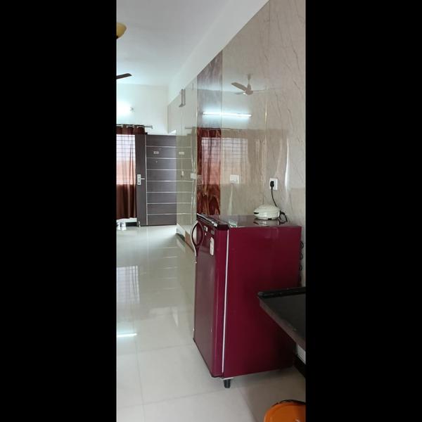 Maduraa serviced apartment 
Lo