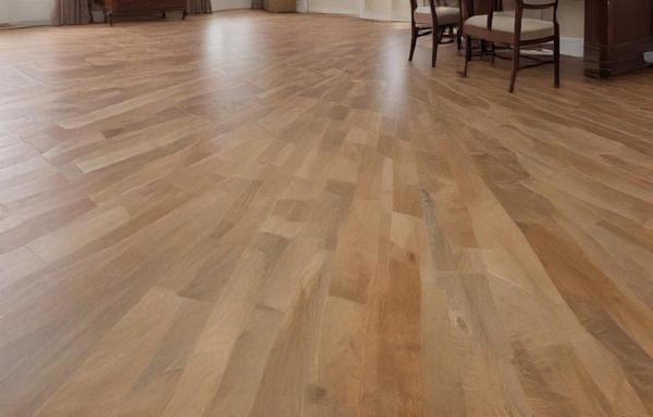 Laminate flooring has bec