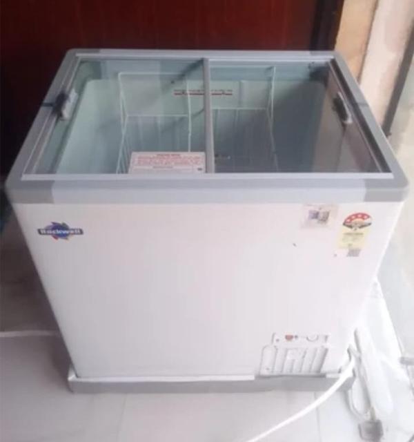 Vinuvehashene Agency | Rockwell Glass Top Freezer 