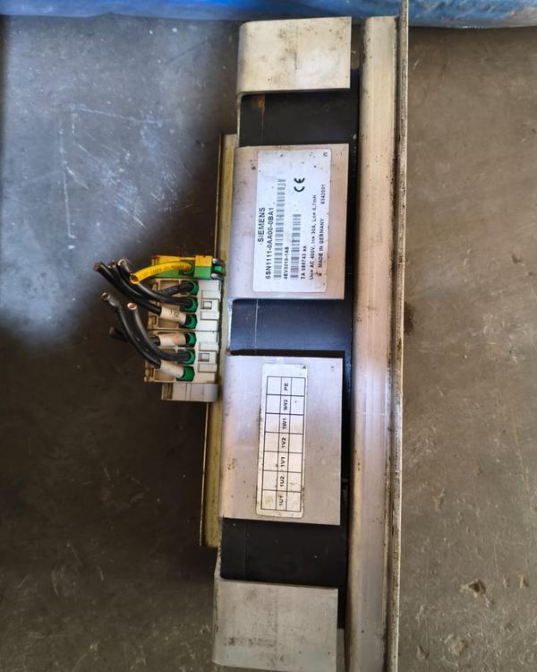 The Siemens SIMODRIVE 611 Power Module is a high-p