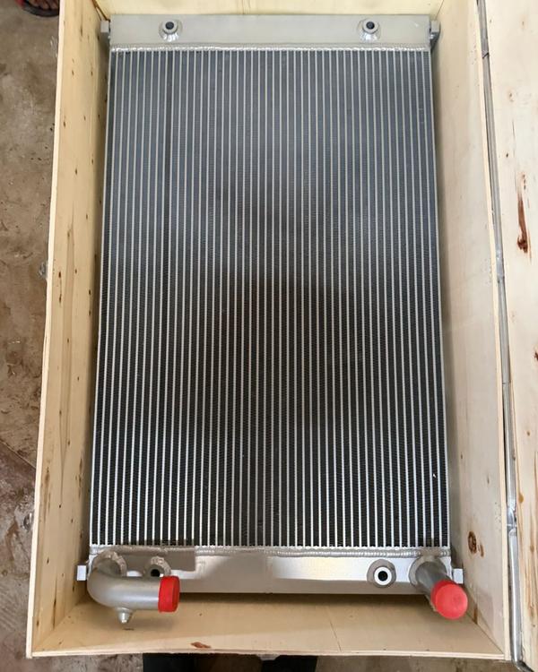 Hyundai Brand Earthmoving vehicle radiator and oil