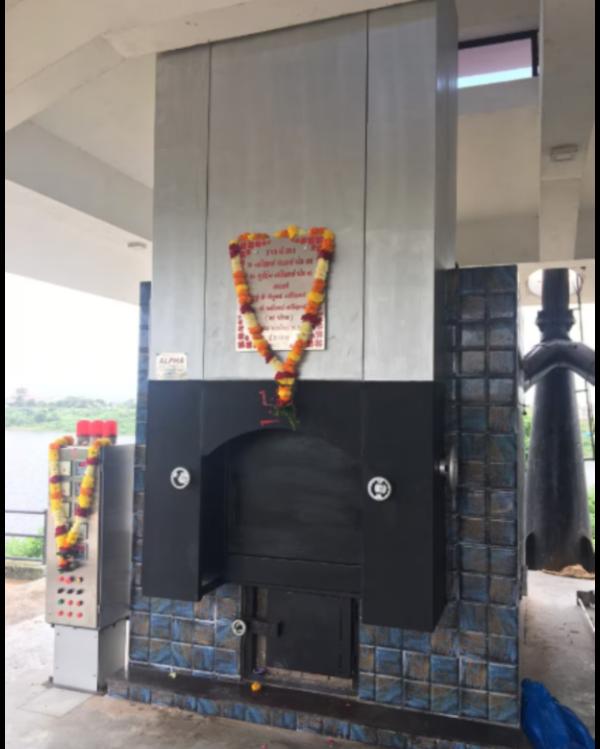 A wood pyre furnace combines the familiarity of tr