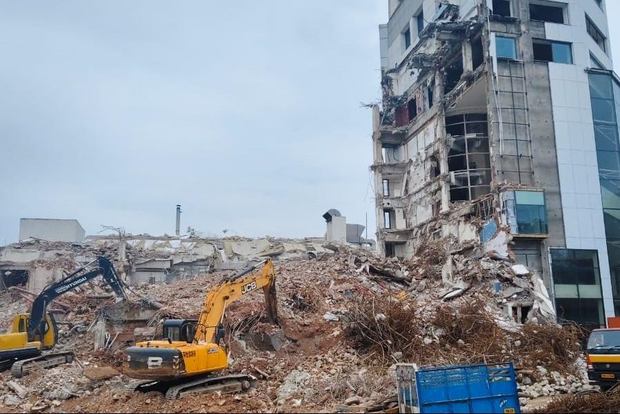 Sm traders building demolition