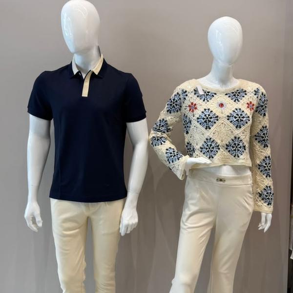 Buy clothes display manne