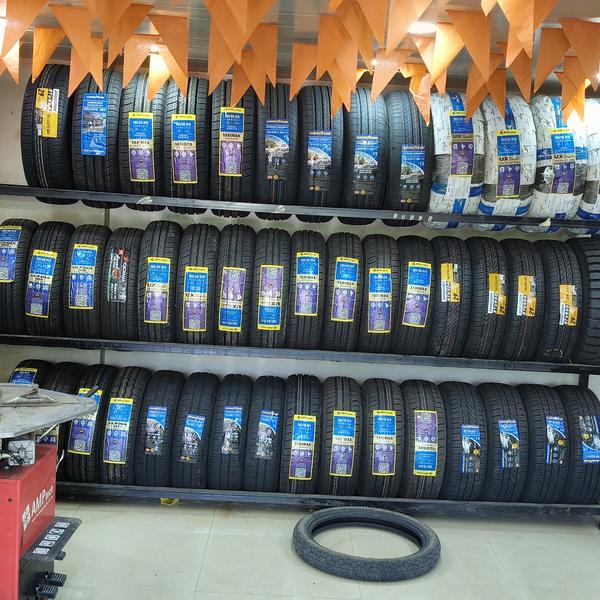 कार के टायर आमतौर पर 40,0