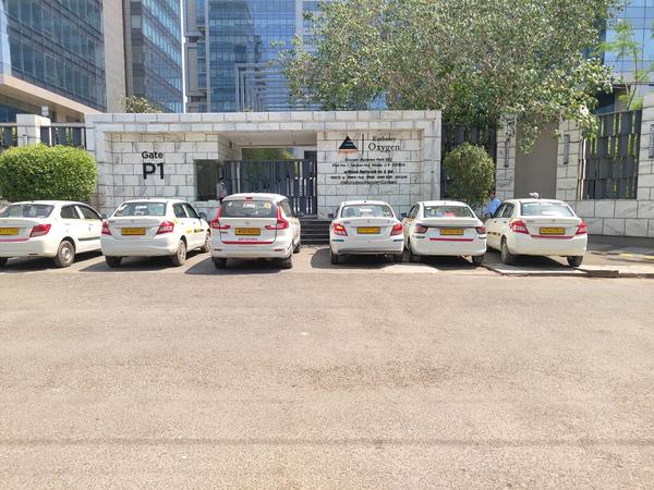 Book Gurugram local taxi servi