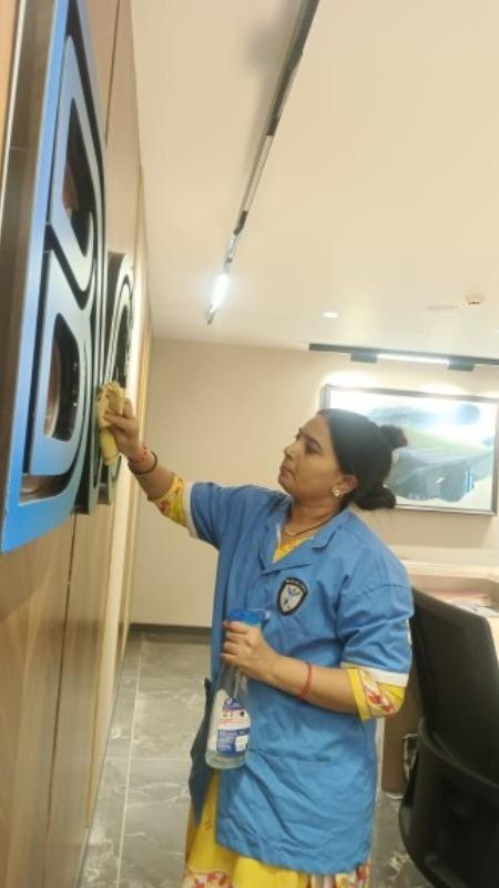 OM CAREWELL SERVICES 
We Provi