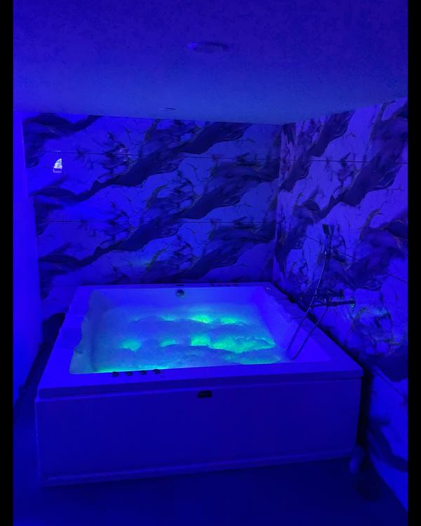Enjoy a luxurious Jacuzzi Bath experienc