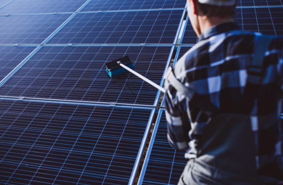 Solar panel cleaning services 