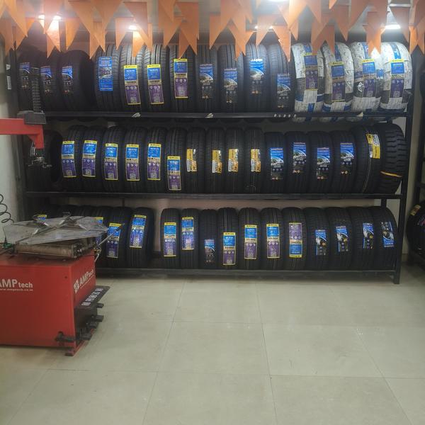 गाड़ी में Goodyear टायर ड