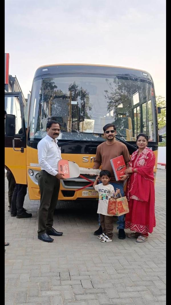 SML Mahindra Ltd, Showroom, Na