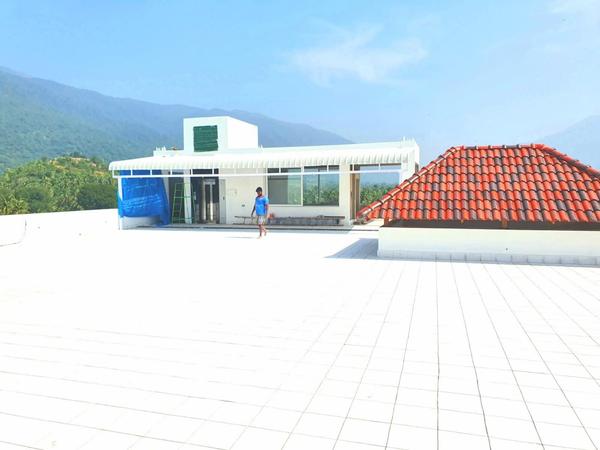 Cool roof tiles are highly reflective, specialized