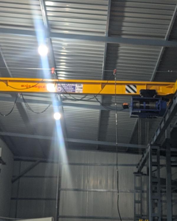 Electric Ofrate crane Man