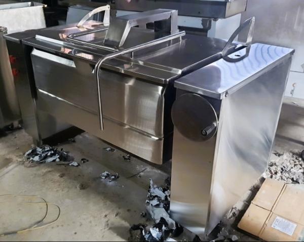 tiliting bratt pan full body , mess kitchen equipm