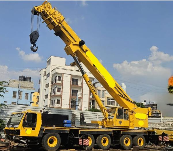 M R Crane Service is a premier