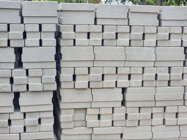 Igloo Interlocking brick with good strength and sm