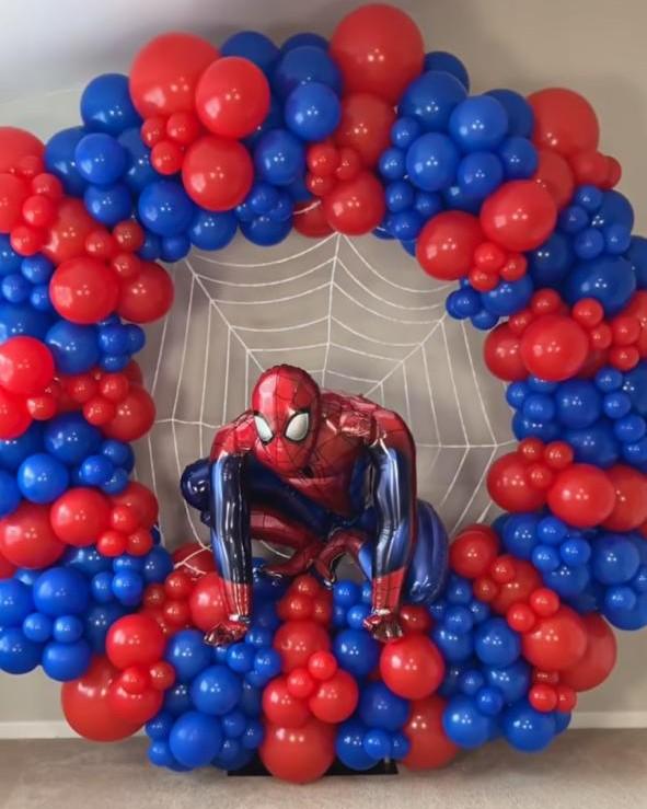 Spaidarmen theem balloon decor
