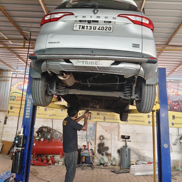 Car Paint Shop with Accessory 