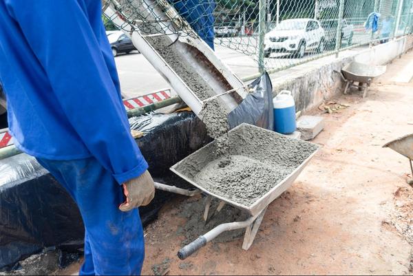 Fast-moving construction projects need materials t