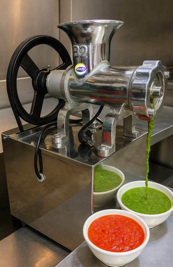 Prepare fresh and smooth chutn